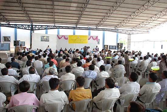 All farmers and villagers learning how to develop quality cotton.