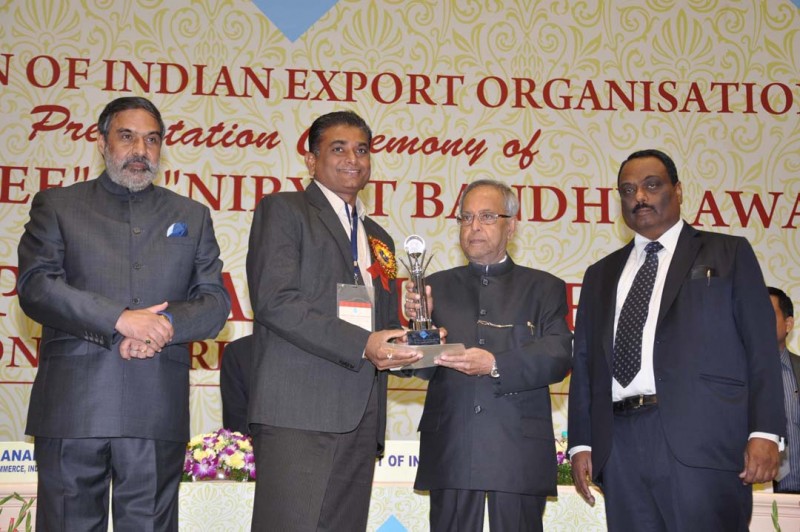 Mr. Arvindbhai Pan(MD) receiving Award by Pranab Mukherjee